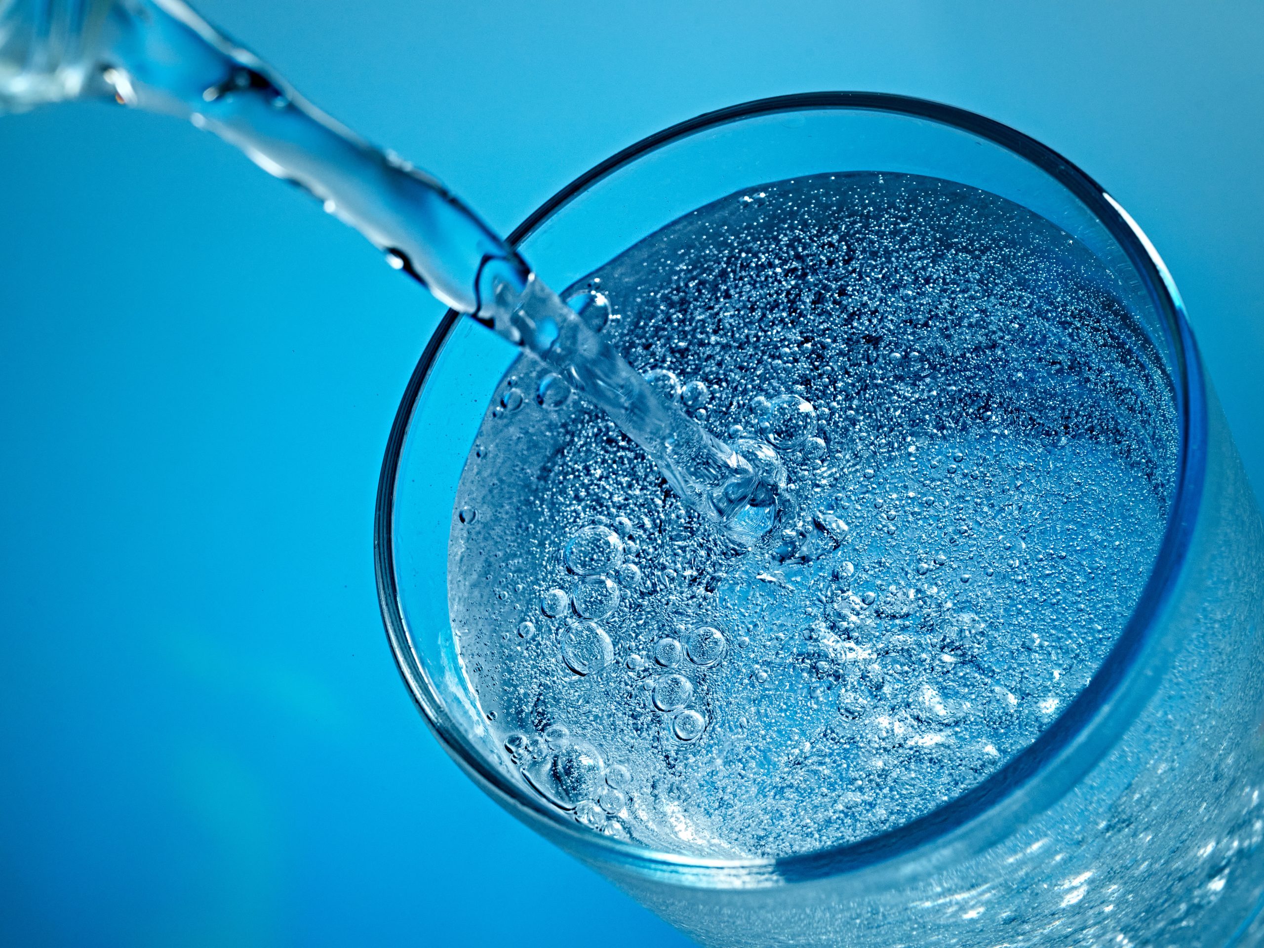 Al momento stai visualizzando L’acqua frizzante da problemi? Qui un pò di chiarezza.